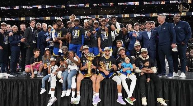 NBA / 為了厄文竟離開Curry?杜蘭特勇士之旅就像婚姻,Curry:沒有他的努力,我們沒法奪冠!-黑特籃球-NBA新聞影音圖片分享社區