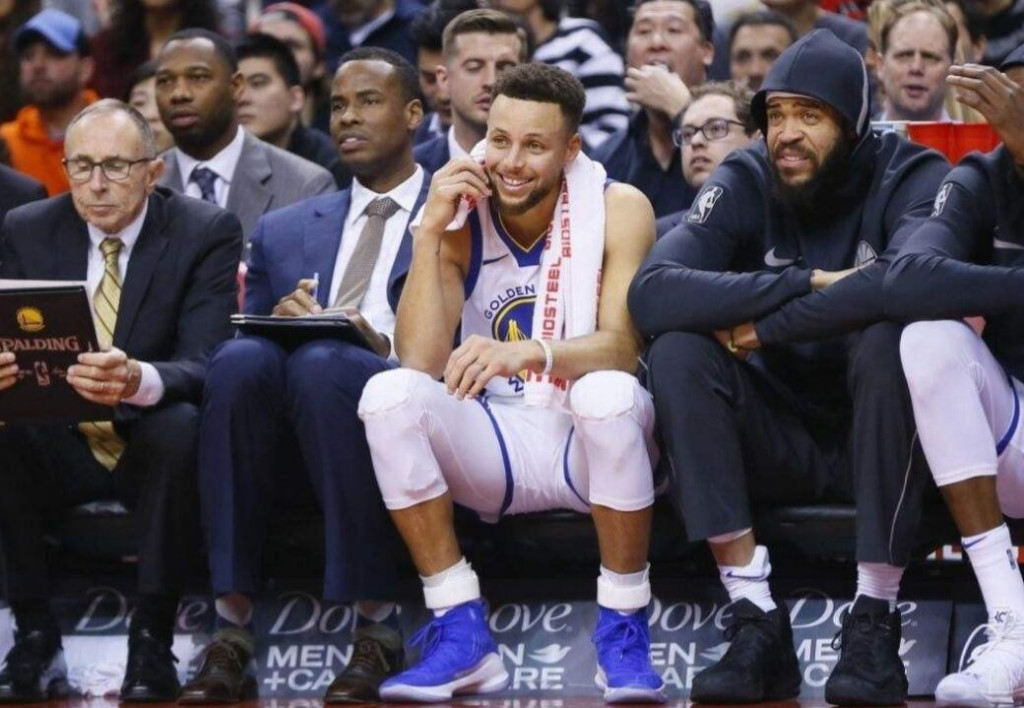 NBA / 曾跟隨柯瑞拿到兩冠,季後賽默默到現場支持勇士,他坦言在勇士最幸福!-黑特籃球-NBA新聞影音圖片分享社區