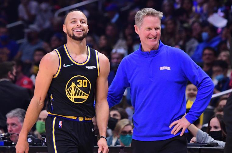 NBA / 科爾透露Curry季後賽打替補趣事,把他形容成是鄧肯和魔術師:是你讓勇士取得一切成就!-黑特籃球-NBA新聞影音圖片分享社區