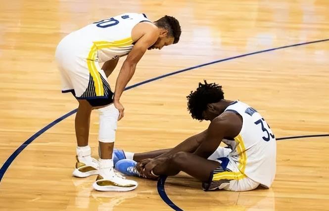 NBA / Wiseman:Curry告訴我多練習擋拆,但我有天賦,低位技術好,不需要打那麼復雜!-黑特籃球-NBA新聞影音圖片分享社區