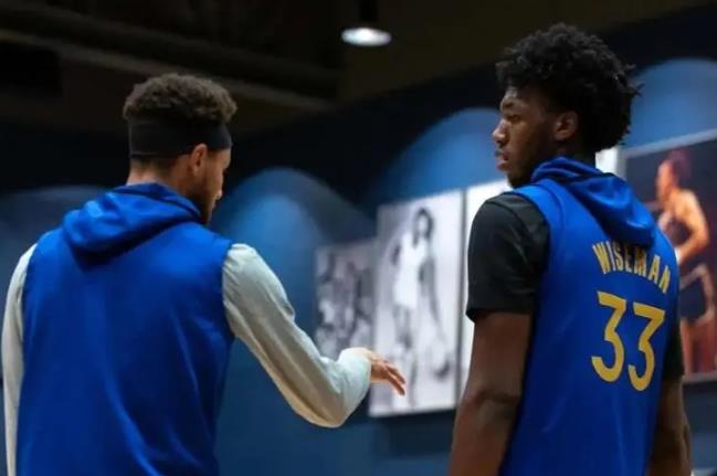 NBA / Wiseman:Curry告訴我多練習擋拆,但我有天賦,低位技術好,不需要打那麼復雜!-黑特籃球-NBA新聞影音圖片分享社區