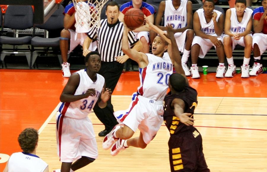 天賦不足仍能進NBA,甚至帶隊奪冠!大學名校後悔沒選柯瑞,柯瑞成名前:父親遍求大學落魄遭拒!-黑特籃球-NBA新聞影音圖片分享社區