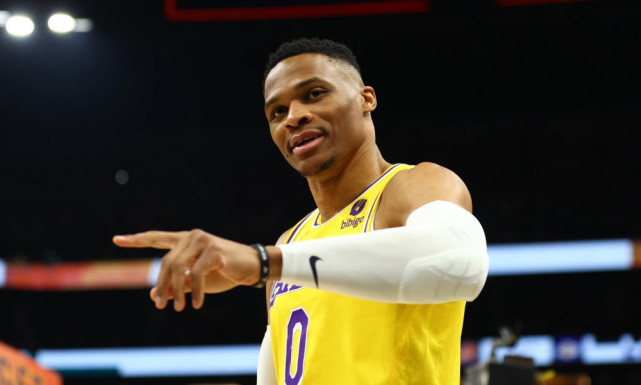 NBA / 留守湖人!威少執行4710萬球員選項,被諷「史上最溢價」,美媒:湖人用他換厄文卻遭拒絕!-黑特籃球-NBA新聞影音圖片分享社區