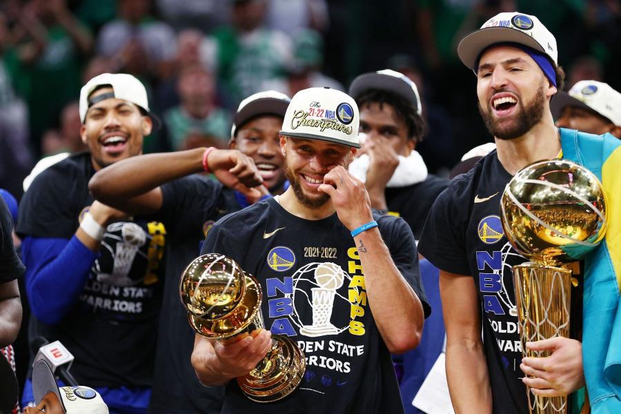 NBA / 勇士的四當家是誰?冠軍頒獎采訪順序給出答案,他已是球隊基石之一!-黑特籃球-NBA新聞影音圖片分享社區