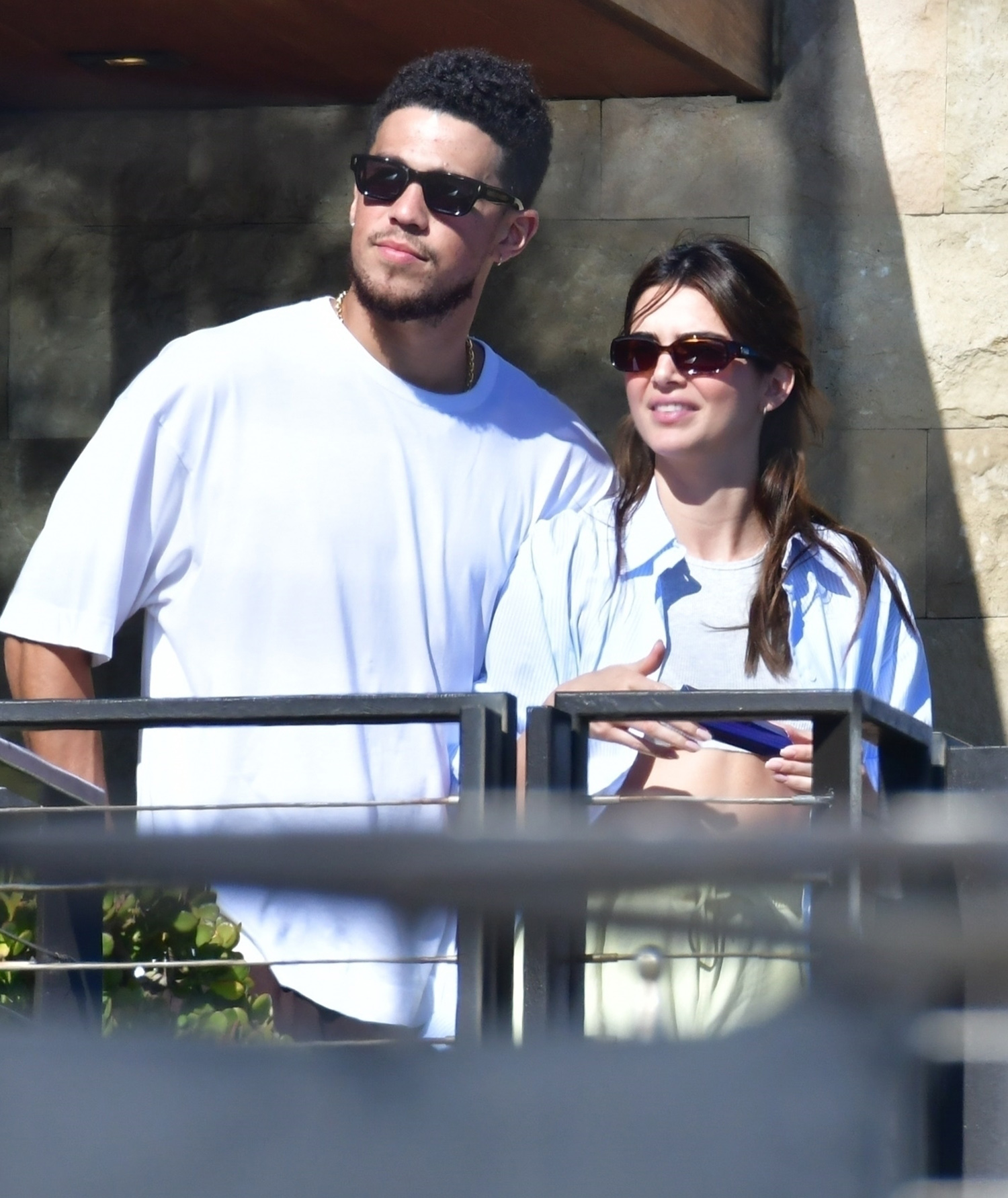 *PREMIUM-EXCLUSIVE* Second Thoughts? Kendall and Devin Booker spotted looking VERY FLIRTY just days after rumored split!