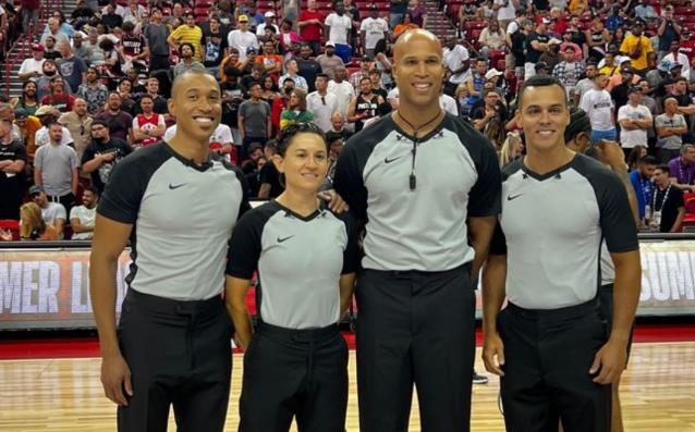 NBA / 【影片】詹姆斯前隊友裁判首秀!第一哨就誤判令人忍俊不禁,一哥:只吹一節身體太差!-黑特籃球-NBA新聞影音圖片分享社區