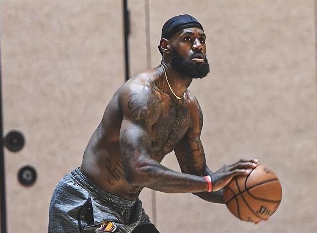 NBA / 【影片】哪有天生的優秀?一眉哥苦練三分全中,詹姆斯4點40去訓練:工作時間到了!-黑特籃球-NBA新聞影音圖片分享社區