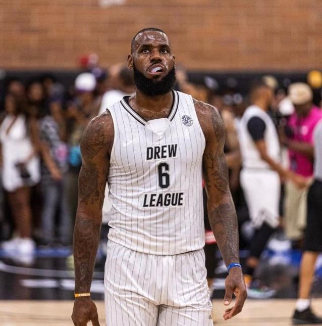 詹姆斯42分當選MVP!社媒曬與DeRozan合影直呼好兄弟,巧妙遮蓋商標太機智!-黑特籃球-NBA新聞影音圖片分享社區