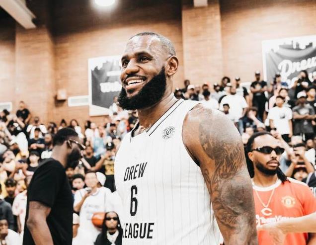 NBA / 詹姆斯社媒曬自己德魯聯賽統治級表現!上百萬人為其按讚,魔術師追夢紛紛送祝詞!-黑特籃球-NBA新聞影音圖片分享社區