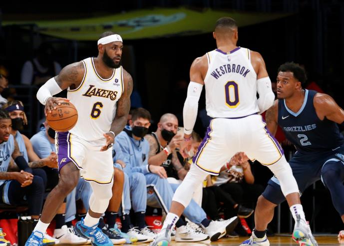NBA / 難怪想交易你!名記曬威少上季尷尬數據:「僅幫詹皇掩護8次!」還有臉吐槽詹眉!-黑特籃球-NBA新聞影音圖片分享社區