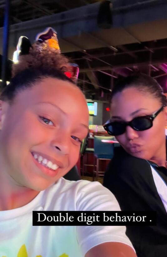 NBA / 【影片】柯瑞為大女兒慶生到電玩城包場!結果自己玩得最開心,和妻子PK投籃還故意放水!-黑特籃球-NBA新聞影音圖片分享社區
