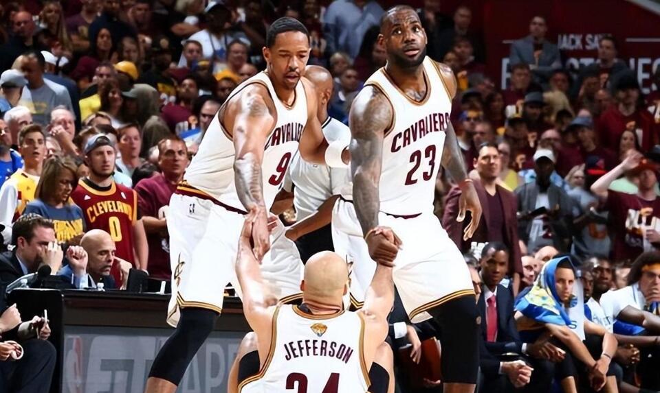 NBA / 熱火三巨頭解體真因?名記曝14年熱火曾提議詹姆斯降薪續約,後者沉默以對!-黑特籃球-NBA新聞影音圖片分享社區