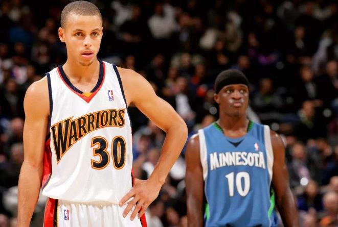 誰還記得他？灰狼為了他放棄Curry，大學時期曾跟Curry齊名，22歲卻被NBA淘汰！