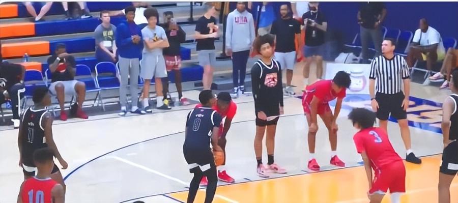 NBA / 【影片】1秒絕殺!詹皇15歲小兒子造逆轉,布朗尼觀戰,這罰球比他老爸強!-黑特籃球-NBA新聞影音圖片分享社區
