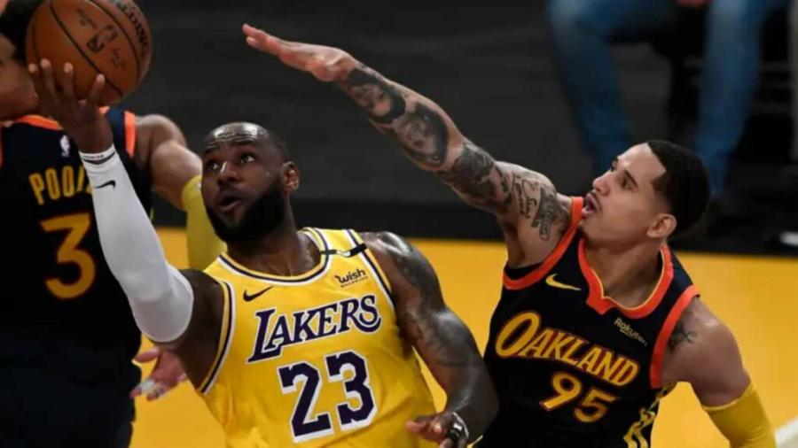 Juan Toscano Anderson in Los Angeles Lakers gear spotted courtside cheering  against the Warriors » FirstSportz