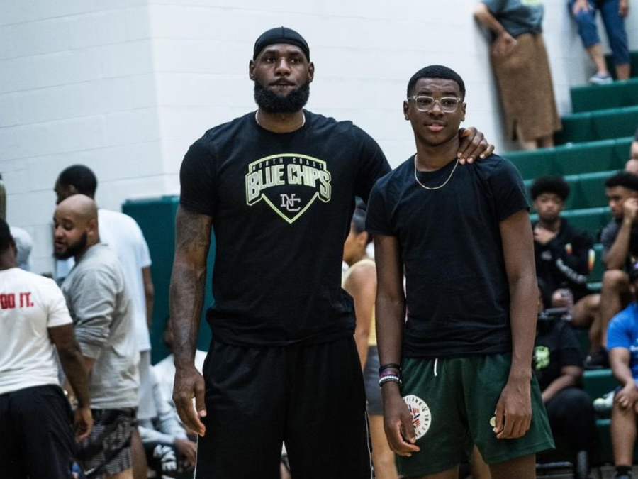 NBA / 【影片】1秒絕殺!詹皇15歲小兒子造逆轉,布朗尼觀戰,這罰球比他老爸強!-黑特籃球-NBA新聞影音圖片分享社區