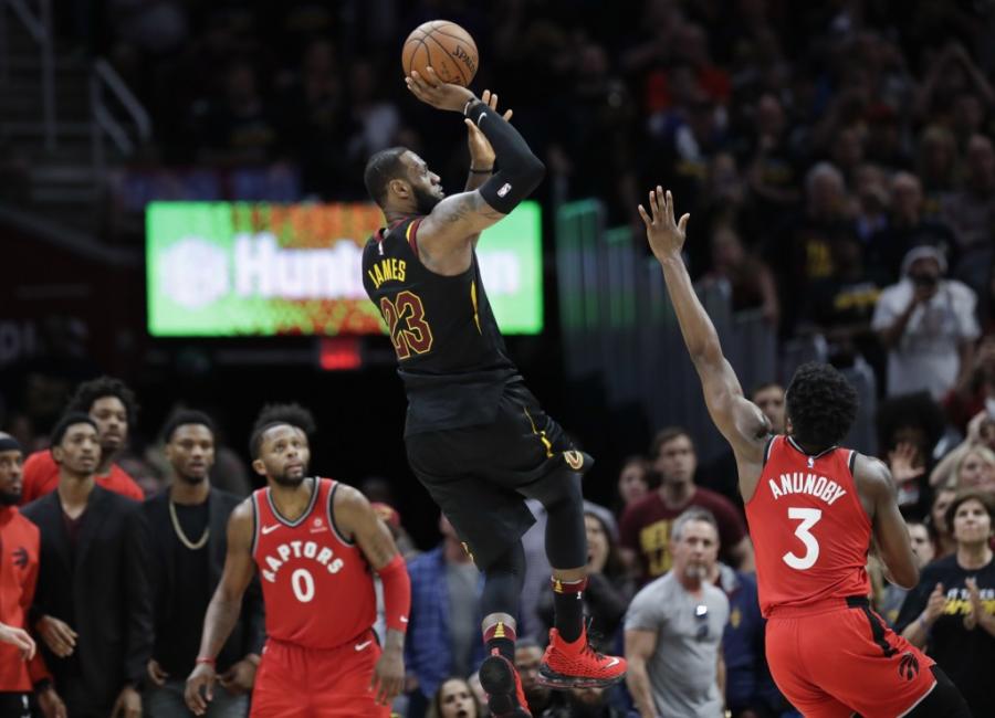 LeBron banks in game-winner as Cavs beat Raptors | Taiwan News | 2018-05-06 12:08:17