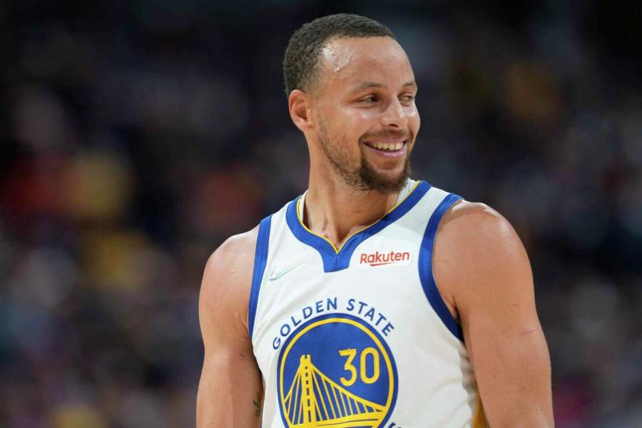 Warriors star Stephen Curry looks back to form against Nuggets