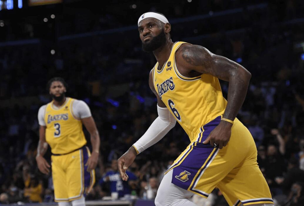 詹姆斯與湖人首談續約!富保羅稱談判「富有成效」,NBA名記:詹姆斯有三種選擇!-黑特籃球-NBA新聞影音圖片分享社區