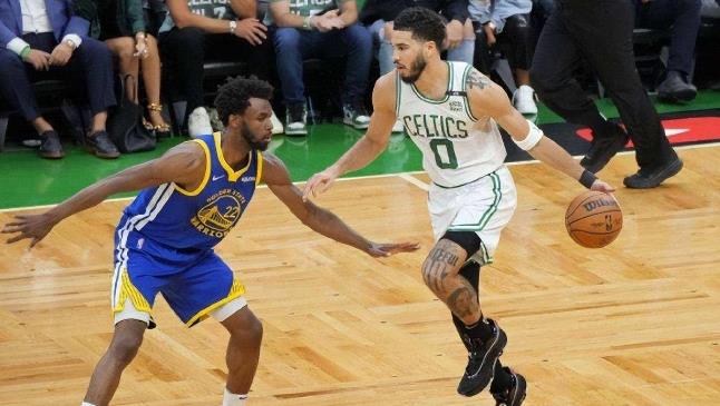 NBA / 總冠軍賽命中率僅36%,為何Tatum面對威金斯如此難堪?球迷:天賦差距太大!-黑特籃球-NBA新聞影音圖片分享社區