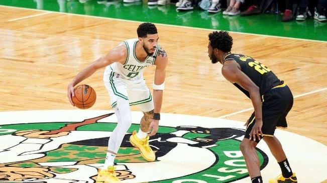 NBA / 總冠軍賽命中率僅36%,為何Tatum面對威金斯如此難堪?球迷:天賦差距太大!-黑特籃球-NBA新聞影音圖片分享社區