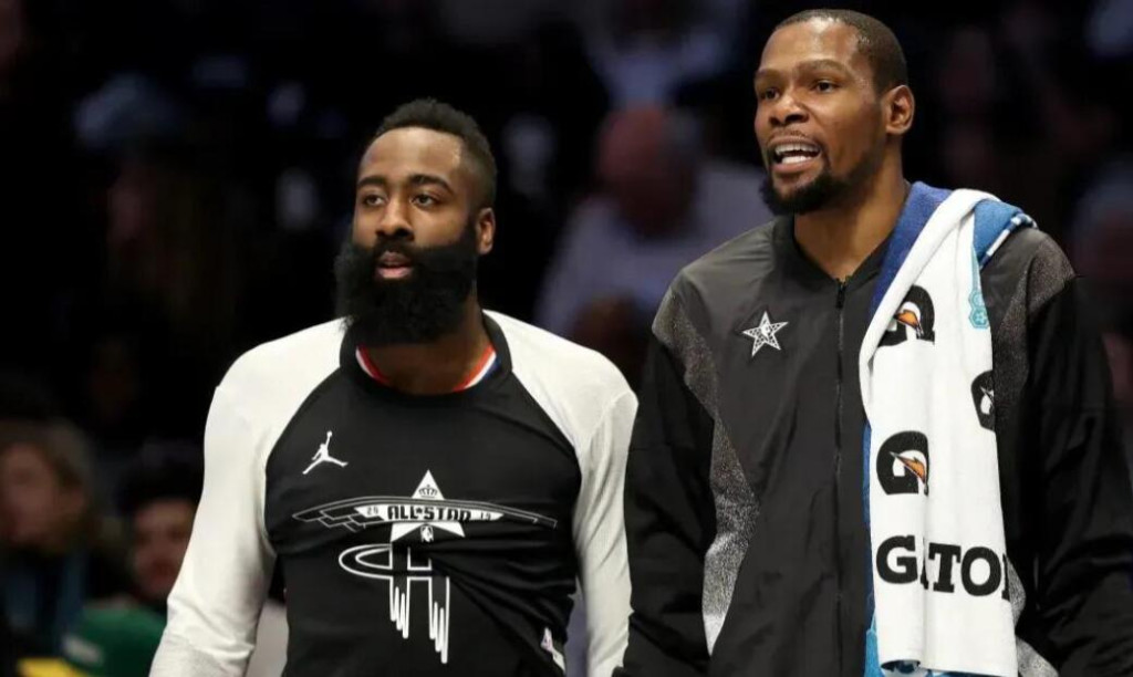NBA / 76人橫空殺出!杜蘭特理想下家再添一隊,籃網獅子大開口,指明要21歲潛力球星!-黑特籃球-NBA新聞影音圖片分享社區