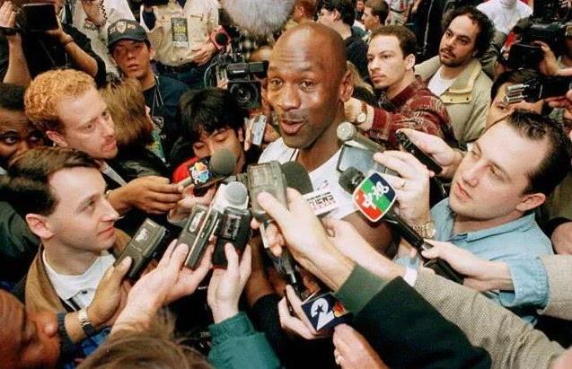 NBA / 在現代打球,喬丹難成歷史第一人?社媒或成為唯一攔路虎,喬神也自認很難倖存!-黑特籃球-NBA新聞影音圖片分享社區