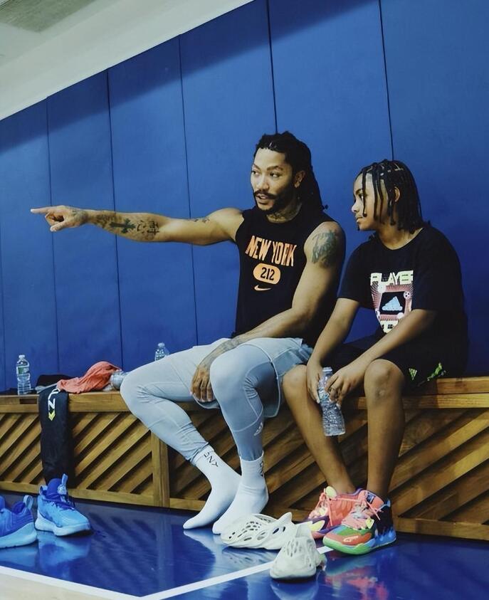 又一位球二代!羅斯9歲兒子身高引熱議,美媒曬舊照感慨:現在PJ也是個大孩子了!-黑特籃球-NBA新聞影音圖片分享社區