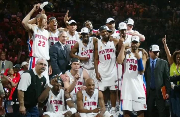 NBA歷史上哪一隻隊伍稱得上團隊籃球的極致？