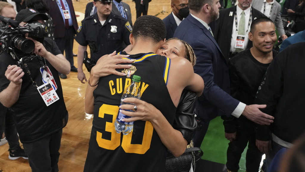steph-curry-sonya-curry-GettyImages-1241230640