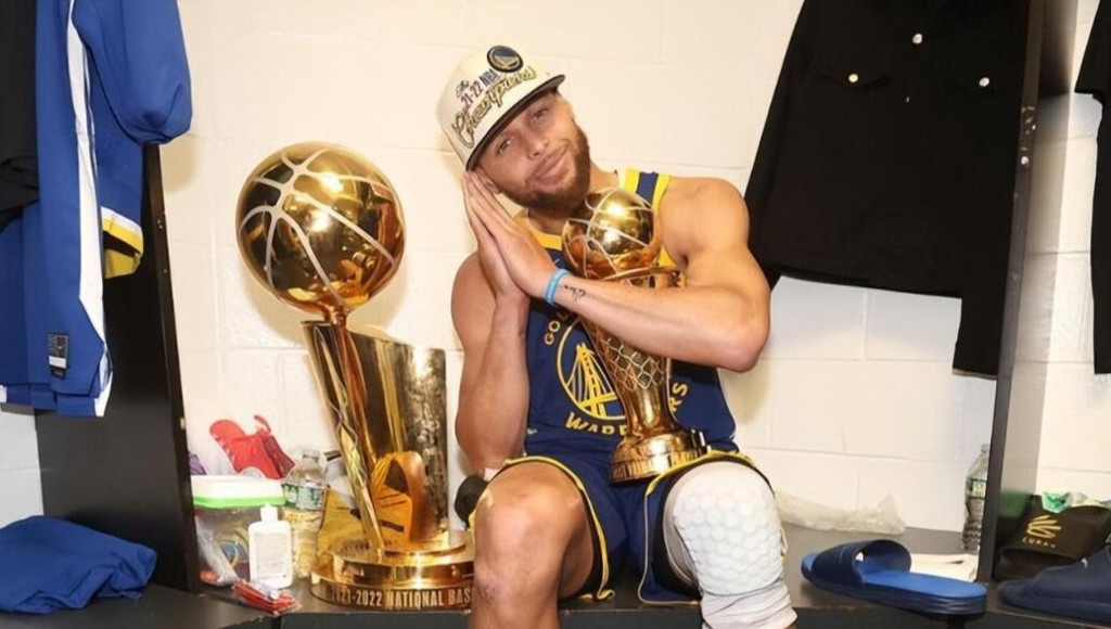NBA / 大賺一筆!曝柯瑞早已註冊「晚安安」商標,招牌慶祝動作風靡全球!-黑特籃球-NBA新聞影音圖片分享社區
