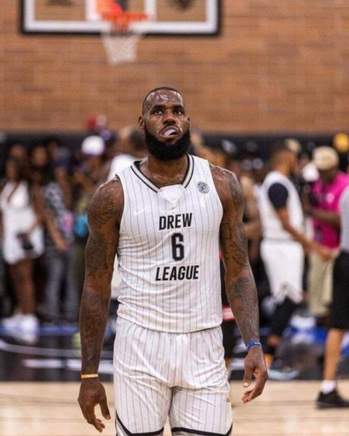 NBA / 詹姆斯宣佈參加The CrawsOver聯賽!發Twitter難掩激動,將與狀元探花穆雷同場競技!-黑特籃球-NBA新聞影音圖片分享社區