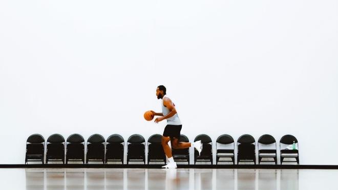 NBA一夜16大動態!曝籃網已不信任厄文,詹姆斯再戰半職業聯賽,夢八隊紀錄片即將來臨!-黑特籃球-NBA新聞影音圖片分享社區