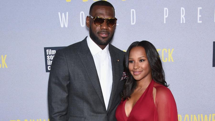 LeBron James is focused on his 0 Nike sweatsuit more than his vows with  Savannah James - The SportsRush