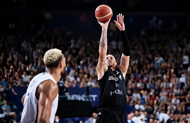 德佬親自觀戰+球衣退役!德國76-63勝法國,小黑砍11+5,戈貝爾11+12!(影)-黑特籃球-NBA新聞影音圖片分享社區