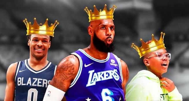 NBA / 動作神似!詹姆斯社媒曬父子三人同款暴扣,兩兒子彈跳驚人:三位國王!-黑特籃球-NBA新聞影音圖片分享社區