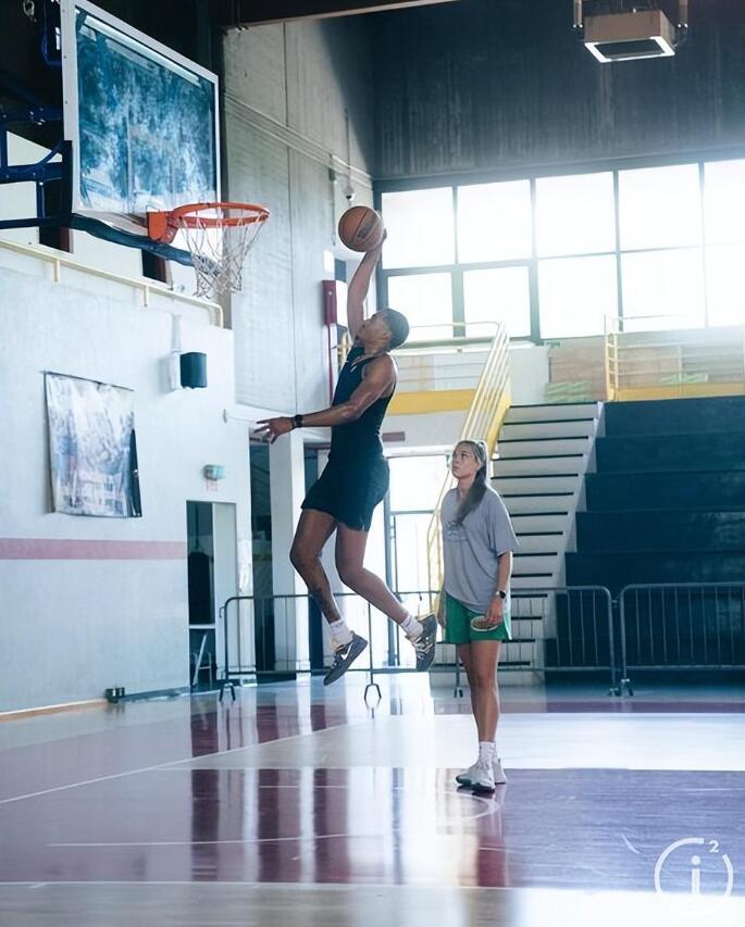 NBA / 普爾爆發幕後功臣是她!美女訓練師形影不離,去歐洲旅遊也陪在身邊訓練!-黑特籃球-NBA新聞影音圖片分享社區