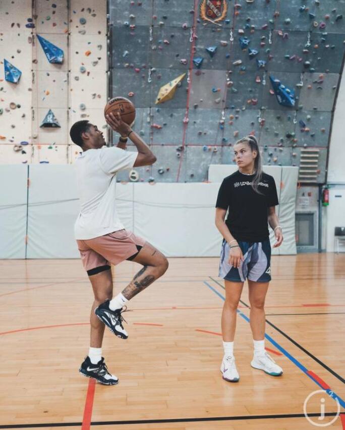 NBA / 普爾爆發幕後功臣是她!美女訓練師形影不離,去歐洲旅遊也陪在身邊訓練!-黑特籃球-NBA新聞影音圖片分享社區