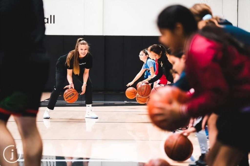 NBA / 普爾爆發幕後功臣是她!美女訓練師形影不離,去歐洲旅遊也陪在身邊訓練!-黑特籃球-NBA新聞影音圖片分享社區