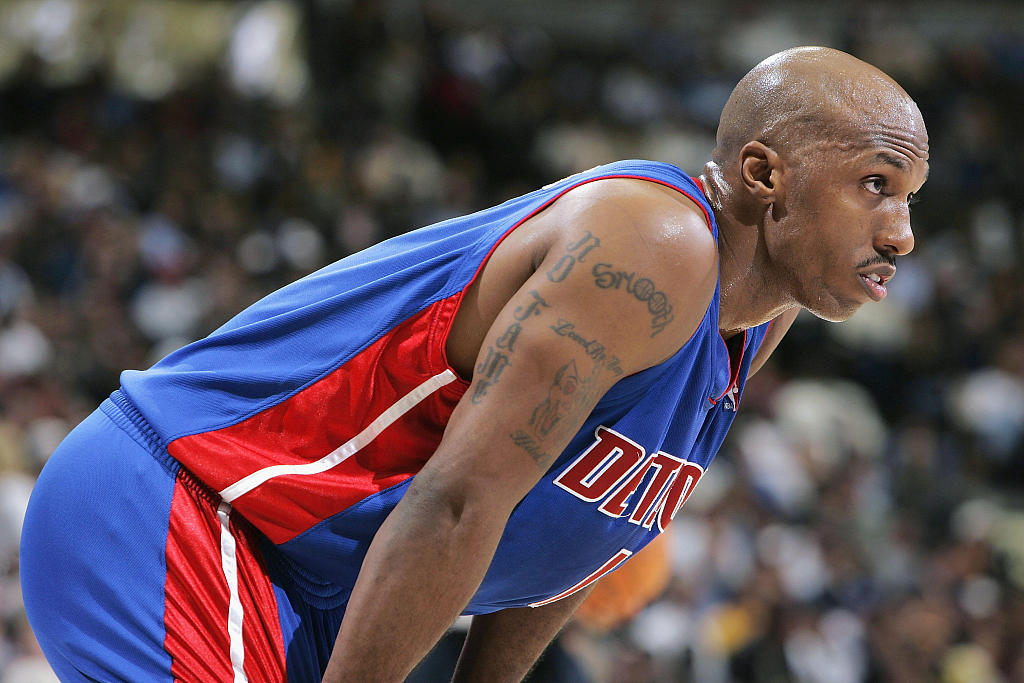 DENVER - NOVEMBER 11: Chauncey Billups #1 of the Detroit Pistons gets ready against the Denver Nuggets on November 11, 2004 at the Pepsi Center in Denver, Colorado. The Nuggets won 117-109. (Photo by Brian Bahr/Getty Images) *** Local Caption *** Chauncey Billups