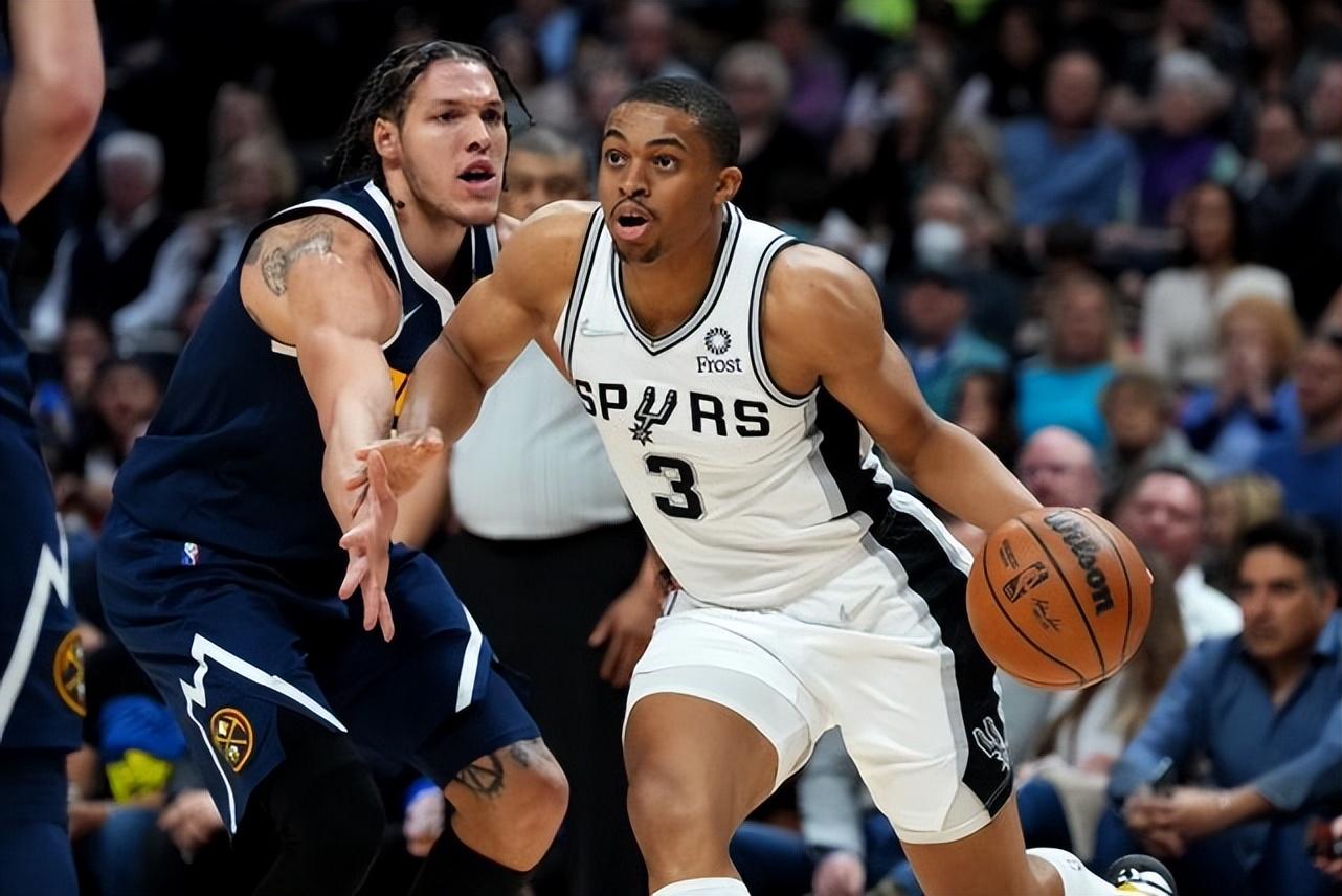 NBA又傷一人:馬刺官宣新星右肩脫臼,預計新賽季開始時復出-黑特籃球-NBA新聞影音圖片分享社區