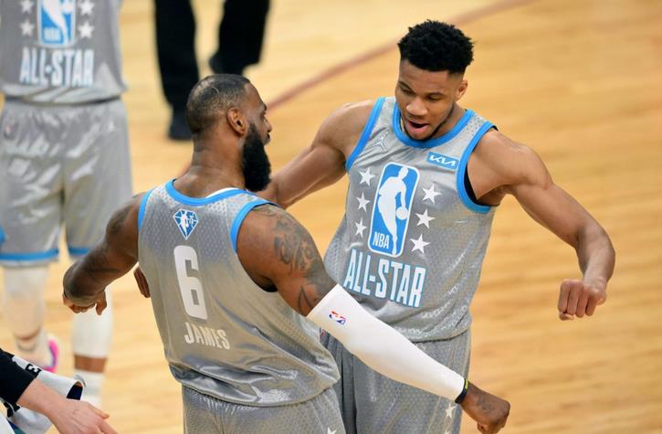 NBA / 兩個生化人!生涯前9個賽季詹姆斯字母哥誰更強?都手握1冠1FMVP,詹皇微弱優勢領先!-黑特籃球-NBA新聞影音圖片分享社區
