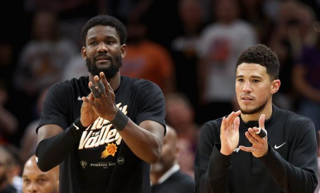 NBA / 矛盾公開!太陽一團糟:「艾頓不滿球隊兩人,布克只顧戀愛!」奪冠希望徹底破滅?-黑特籃球-NBA新聞影音圖片分享社區