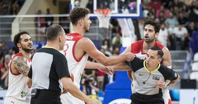 FIBA意外頻發：美國隊比賽被迫延期，球員遭襲擊，土耳其威脅退賽！