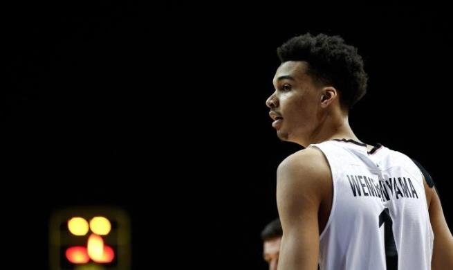 NBA / Wembanyama自信談明年潛在狀元競爭對手:如果我沒出生的話,那Henderson應該是狀元秀!-黑特籃球-NBA新聞影音圖片分享社區