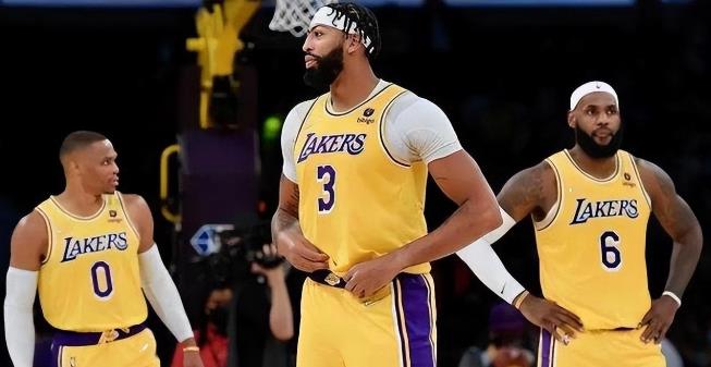 NBA / 熱身賽強度就受不了?首戰16分鐘砍11+11,第二戰一眉哥宣佈緊急傷缺,湖管很無奈!-黑特籃球-NBA新聞影音圖片分享社區