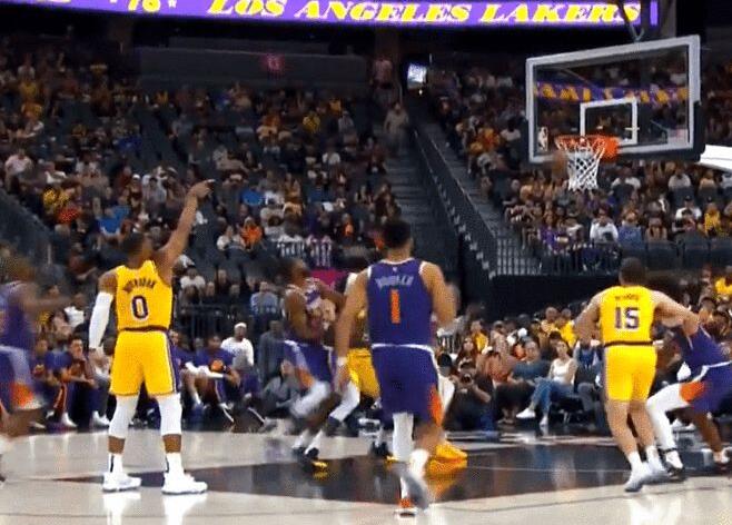 【影片】罰球三不沾又如何?威少隨後造3+1打4分,單節砍11分找回面子!-黑特籃球-NBA新聞影音圖片分享社區