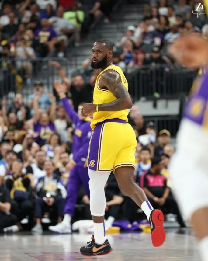 NBA / 7中0後大爆發!詹姆斯17分鐘狂砍23分用實力說話,騎馬射箭三分秀翻全場!(影)-黑特籃球-NBA新聞影音圖片分享社區