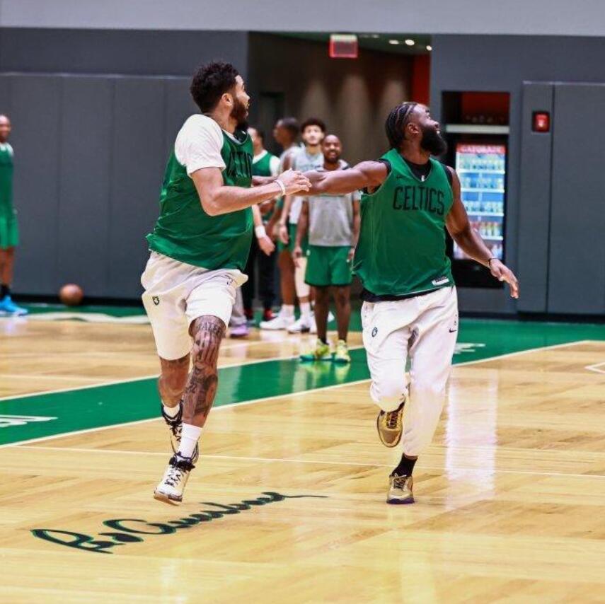 綠軍雙探花打破不和傳言！稱輸掉冠軍賽太痛苦，尤多卡「桃色事件」反而令球隊更團結！-黑特籃球-NBA新聞影音圖片分享社區