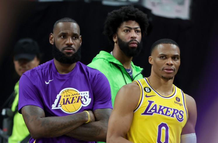 NBA / 一張新賽季海報藏了多少梗?詹眉熱聊威少隱形人,厄文看地平說,湯神莫蘭特互懟!-黑特籃球-NBA新聞影音圖片分享社區